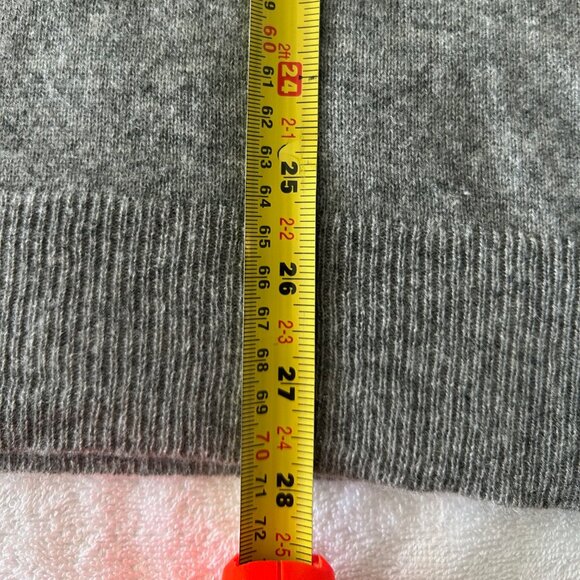Theory Grey V-Neck Cashmere Sweater Sz S - Picture 8 of 8